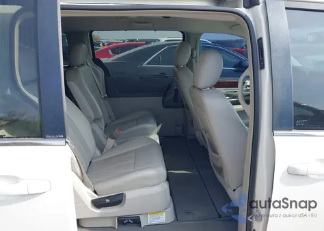 2010 Chrysler Town & Country Touring z USA, uszkodzony, nr VIN 2A4RR5D14AR133746